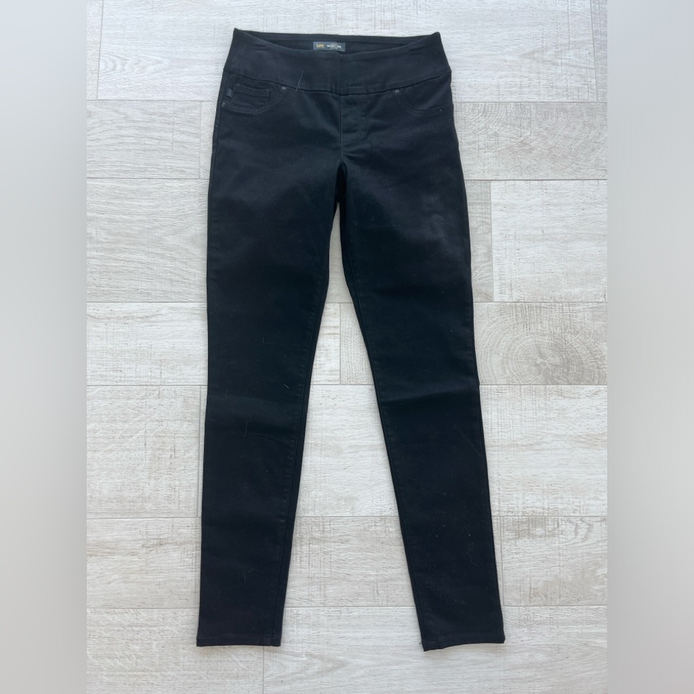 LEE Sculpting, slim fit, skinny leg, pull on pants. size 6 long. NWOT_